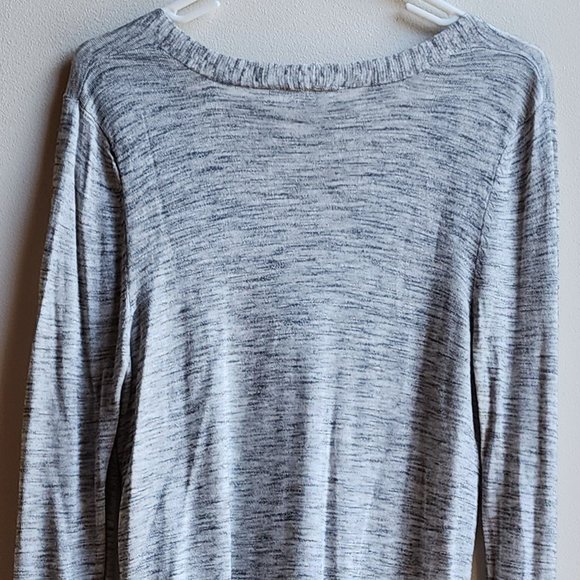 H&M Light Gray V-Neck Jersey Size Medium - Picture 13 of 15